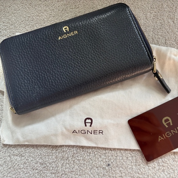 Aigner wallet - Picture 1 of 3